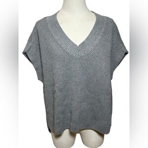 Paper Label Aiko Knit Sweater Vest in Heather Gray Size Small